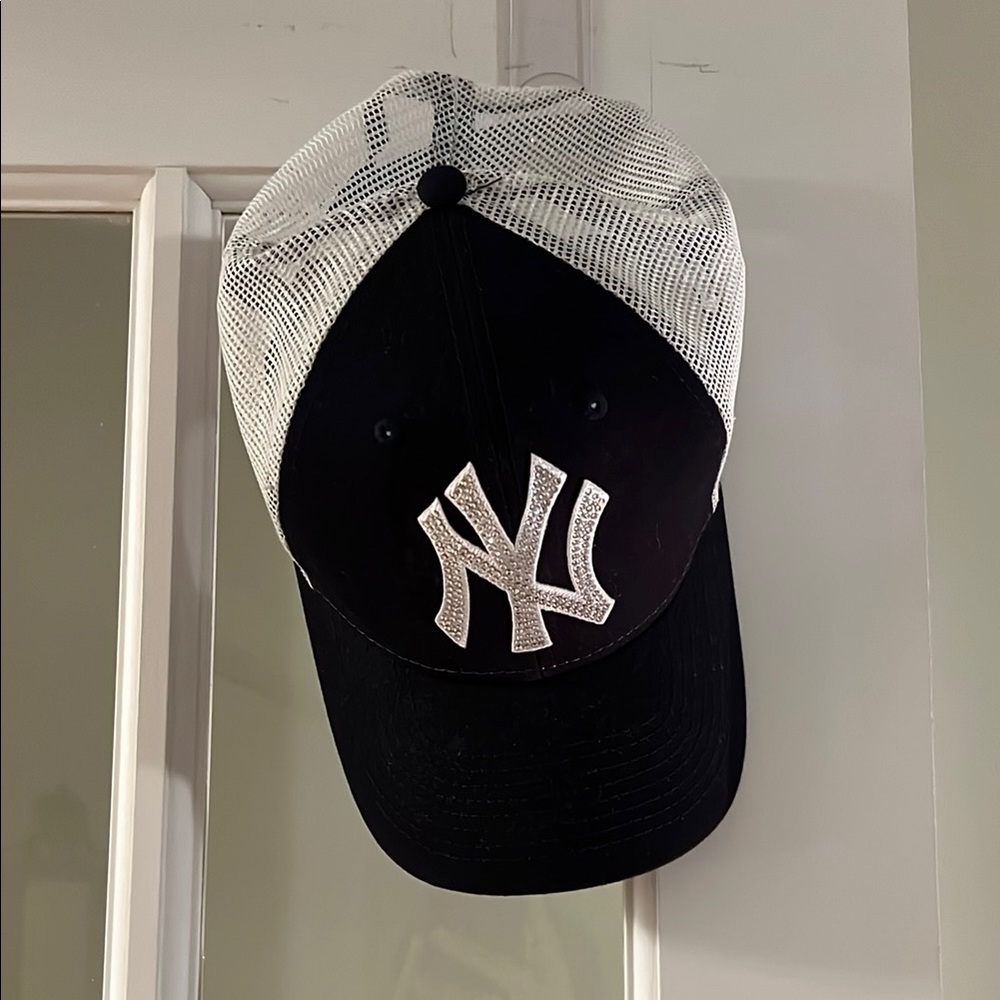 Navy and White NY YANKEES Logo Cap sparkly logo - Urban Outfitters